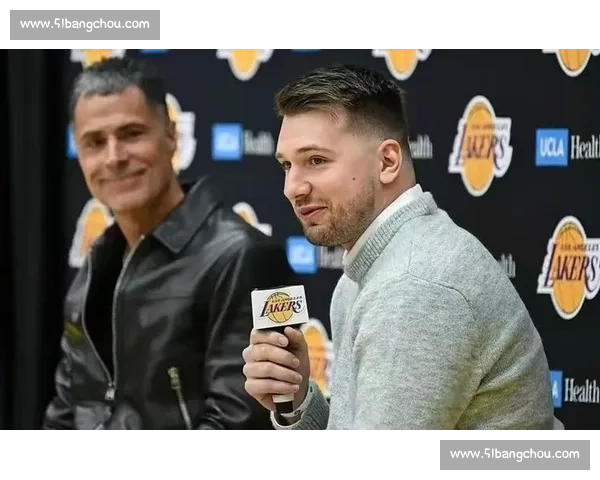 湖人选秀交易落空!小里拒续约 DFS 离队,中锋困局再升级 湖人选秀交易落空!小里拒续约 DFS 离队,中锋困局再升级