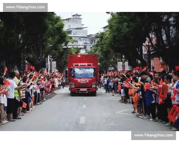 洪水中的生命托举:榕江消防员用身躯筑起 “避风港” 洪水中的生命托举:榕江消防员用身躯筑起 “避风港”