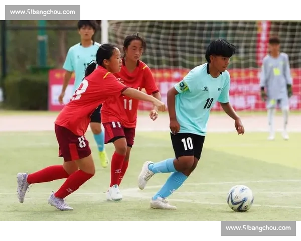 米娜瓦尔寄语喀什杯青少年足球赛：以绿茵为桥，共筑团结梦想