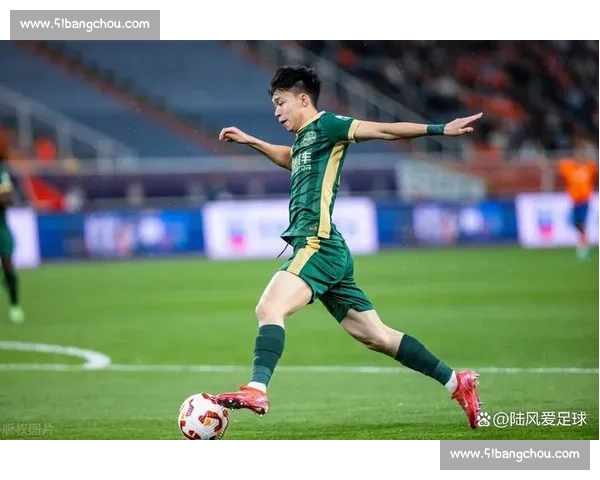 青春风暴来袭!橄榄球明星赛新生代闪耀,未来可期! 青春风暴来袭!橄榄球明星赛新生代闪耀,未来可期!