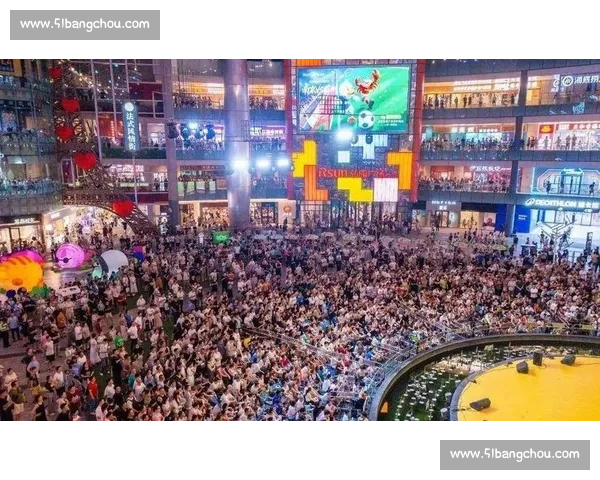 球迷节的狂欢！苏超焦点战，看台上的风景线同样精彩